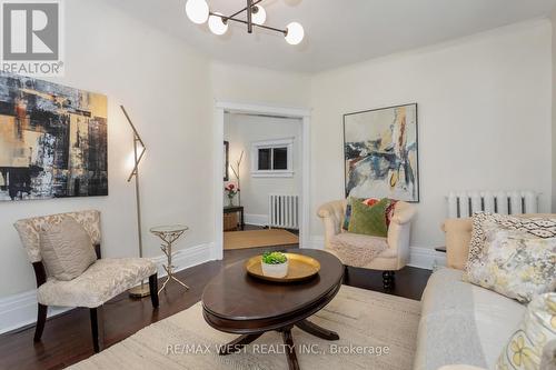 15 Cowan Avenue, Toronto (South Parkdale), ON - Indoor Photo Showing Living Room