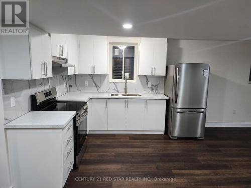 15 Matterhorn Road, Brampton (Northwest Brampton), ON - Indoor Photo Showing Kitchen With Double Sink