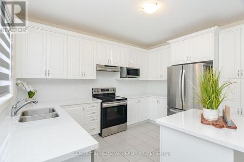 15 Matterhorn Road, Brampton (Northwest Brampton), ON - Indoor Photo Showing Kitchen With Double Sink