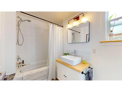 4 103Rd Avenue, Kimberley, BC - Indoor Photo Showing Bathroom