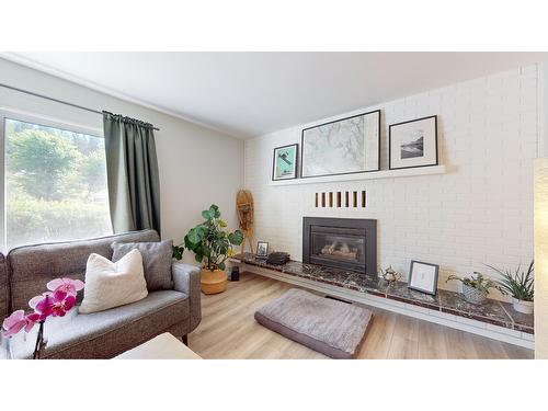 4 103Rd Avenue, Kimberley, BC - Indoor Photo Showing Living Room With Fireplace