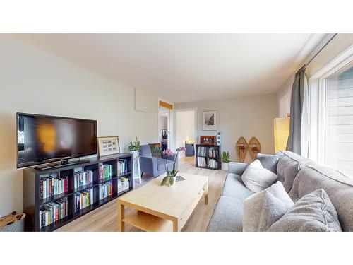 4 103Rd Avenue, Kimberley, BC - Indoor Photo Showing Living Room