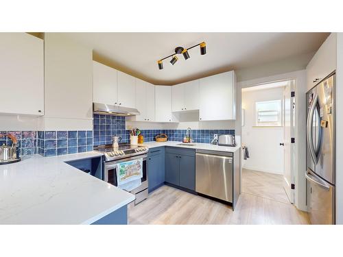 4 103Rd Avenue, Kimberley, BC - Indoor Photo Showing Kitchen