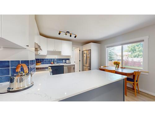 4 103Rd Avenue, Kimberley, BC - Indoor Photo Showing Kitchen