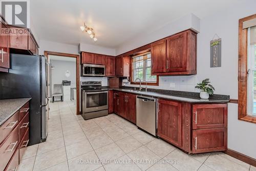 414 Warrington Drive, Waterloo, ON - Indoor Photo Showing Kitchen