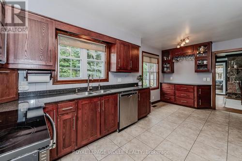 414 Warrington Drive, Waterloo, ON - Indoor Photo Showing Kitchen With Double Sink