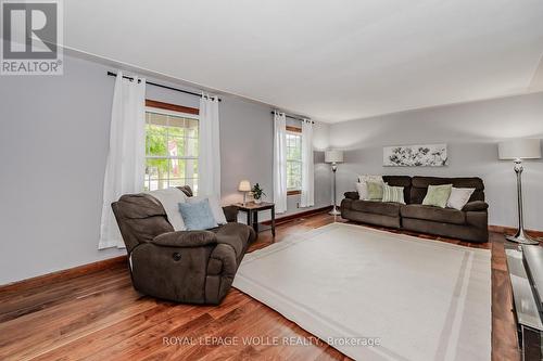 414 Warrington Drive, Waterloo, ON - Indoor Photo Showing Living Room