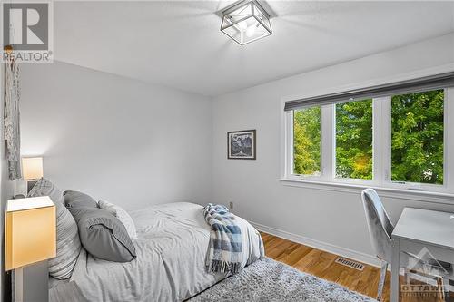 32 Baroness Drive, Ottawa, ON - Indoor Photo Showing Bedroom