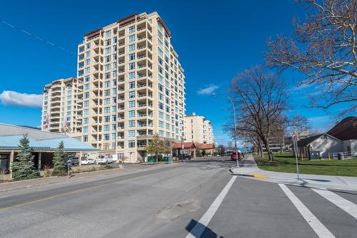 405-75 Martin Street, Penticton, BC - Outdoor With Facade