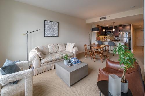 405-75 Martin Street, Penticton, BC - Indoor Photo Showing Living Room