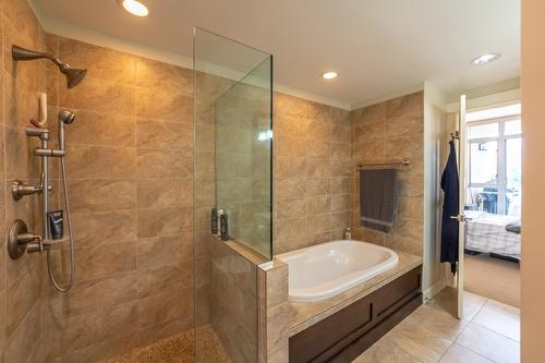 405-75 Martin Street, Penticton, BC - Indoor Photo Showing Bathroom