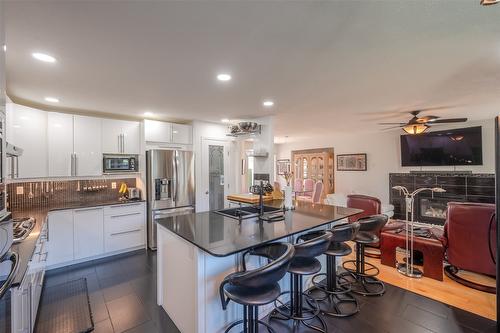 444 Ridge Place, Penticton, BC - Indoor Photo Showing Kitchen With Upgraded Kitchen