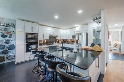 444 Ridge Place, Penticton, BC - Indoor Photo Showing Kitchen With Upgraded Kitchen