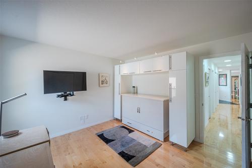 444 Ridge Place, Penticton, BC - Indoor