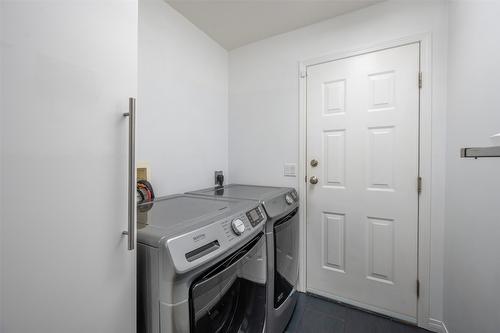 444 Ridge Place, Penticton, BC - Indoor Photo Showing Laundry Room