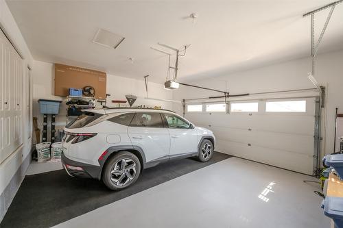 444 Ridge Place, Penticton, BC - Indoor Photo Showing Garage