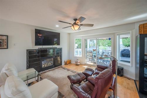 444 Ridge Place, Penticton, BC - Indoor Photo Showing Living Room With Fireplace