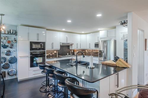 444 Ridge Place, Penticton, BC - Indoor Photo Showing Kitchen With Upgraded Kitchen