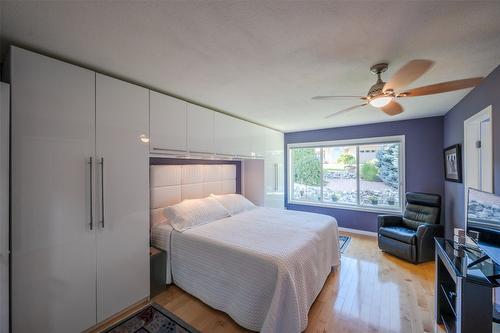 444 Ridge Place, Penticton, BC - Indoor Photo Showing Bedroom