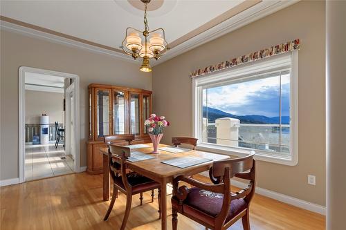 633 Middleton Way, Coldstream, BC - Indoor Photo Showing Dining Room