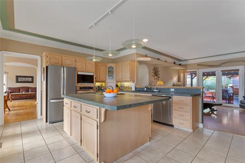 633 Middleton Way, Coldstream, BC - Indoor Photo Showing Kitchen