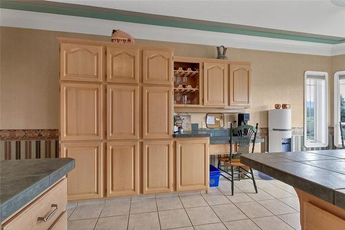 633 Middleton Way, Coldstream, BC - Indoor Photo Showing Kitchen