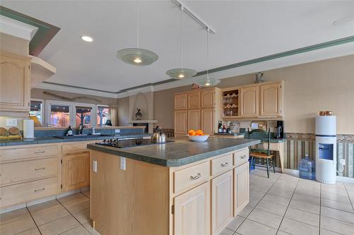 633 Middleton Way, Coldstream, BC - Indoor Photo Showing Kitchen