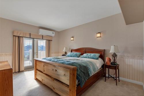 633 Middleton Way, Coldstream, BC - Indoor Photo Showing Bedroom