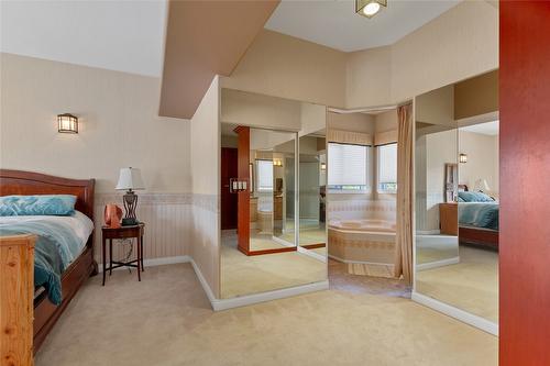 633 Middleton Way, Coldstream, BC - Indoor Photo Showing Bedroom