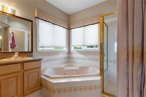 633 Middleton Way, Coldstream, BC - Indoor Photo Showing Bathroom