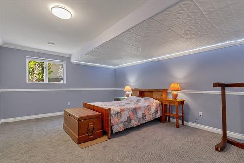 633 Middleton Way, Coldstream, BC - Indoor Photo Showing Bedroom