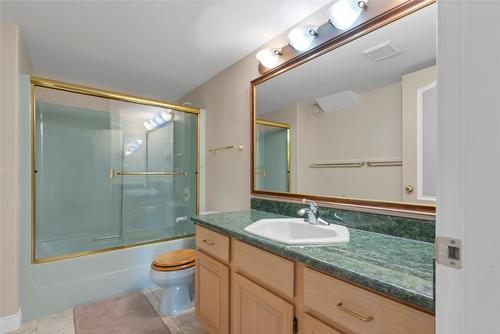 633 Middleton Way, Coldstream, BC - Indoor Photo Showing Bathroom