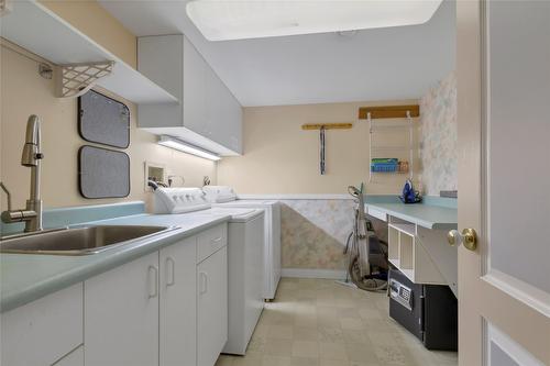 633 Middleton Way, Coldstream, BC - Indoor Photo Showing Laundry Room