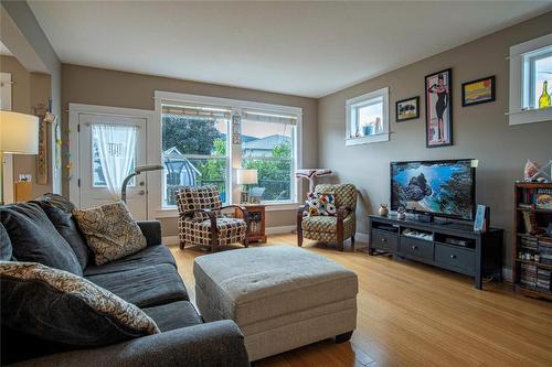 2415 Pleasant Valley Road, Armstrong, BC - Indoor Photo Showing Living Room