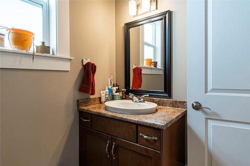 2415 Pleasant Valley Road, Armstrong, BC - Indoor Photo Showing Bathroom