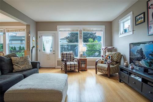 2415 Pleasant Valley Road, Armstrong, BC - Indoor Photo Showing Living Room