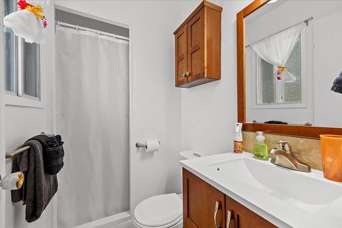 4671 Fordham Road, Kelowna, BC - Indoor Photo Showing Bathroom