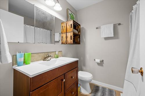 4671 Fordham Road, Kelowna, BC - Indoor Photo Showing Bathroom