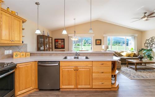 20-1231 10 Street, Salmon Arm, BC - Indoor Photo Showing Kitchen With Double Sink