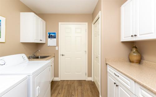 20-1231 10 Street, Salmon Arm, BC - Indoor Photo Showing Laundry Room