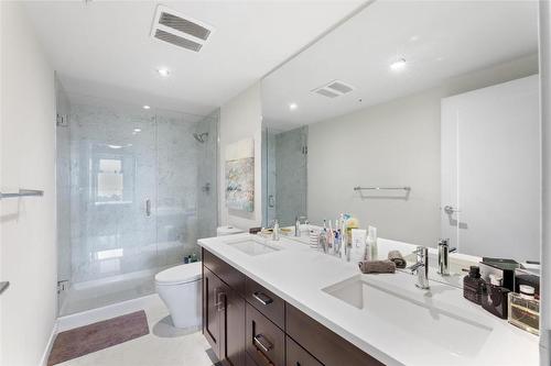 406-485 Groves Avenue, Kelowna, BC - Indoor Photo Showing Bathroom