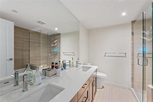 406-485 Groves Avenue, Kelowna, BC - Indoor Photo Showing Bathroom