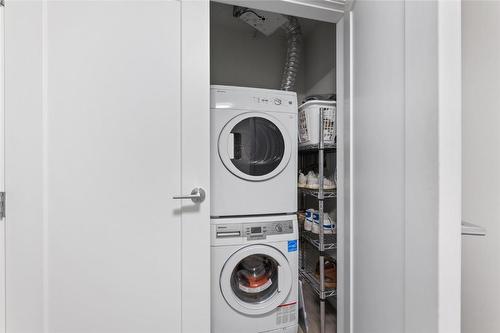 406-485 Groves Avenue, Kelowna, BC - Indoor Photo Showing Laundry Room