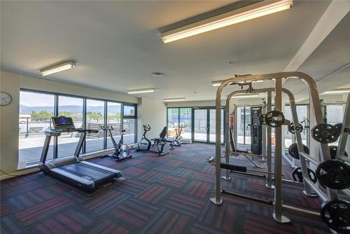 406-485 Groves Avenue, Kelowna, BC - Indoor Photo Showing Gym Room