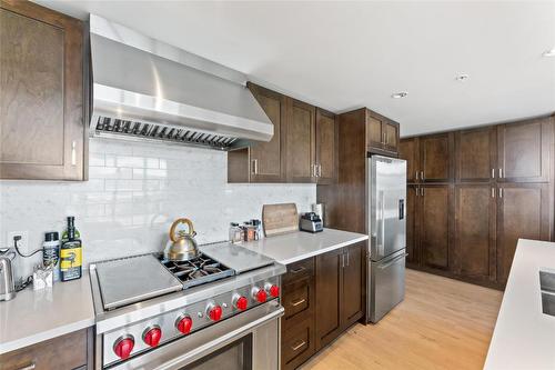 406-485 Groves Avenue, Kelowna, BC - Indoor Photo Showing Kitchen