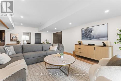 73 Ross Eaton Lane, Prince Edward County (Picton), ON - Indoor Photo Showing Living Room