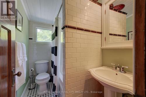 513 St Andrew Street W, Centre Wellington (Fergus), ON - Indoor Photo Showing Bathroom