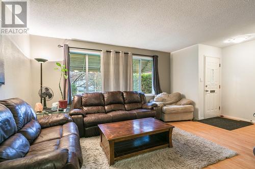 1405 Ethel Street, Kelowna, BC - Indoor Photo Showing Living Room