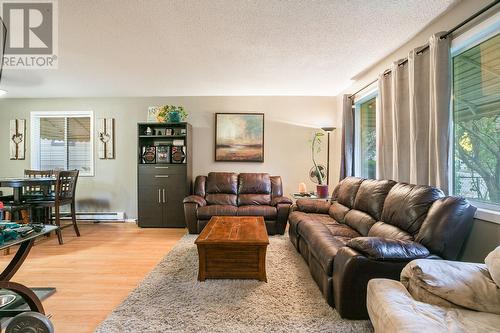 1405 Ethel Street, Kelowna, BC - Indoor Photo Showing Living Room