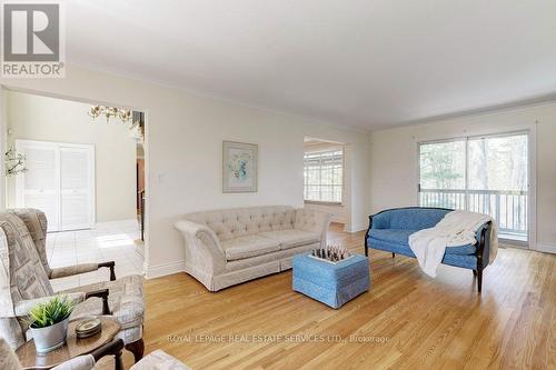 1527 Green Glade, Mississauga, ON - Indoor Photo Showing Living Room